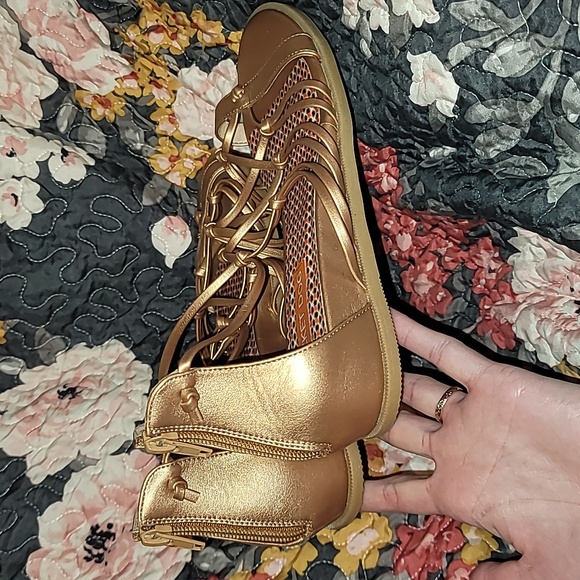 Rose Gold Rocket Dog Sandals 8.5 Like New - Picture 2 of 7